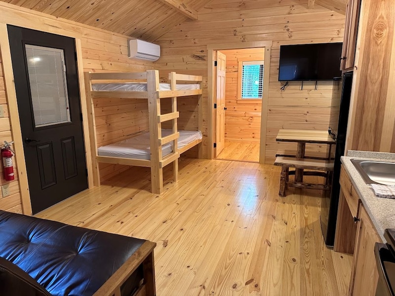 Cindy Bear™ Deluxe Cabin ADA-3